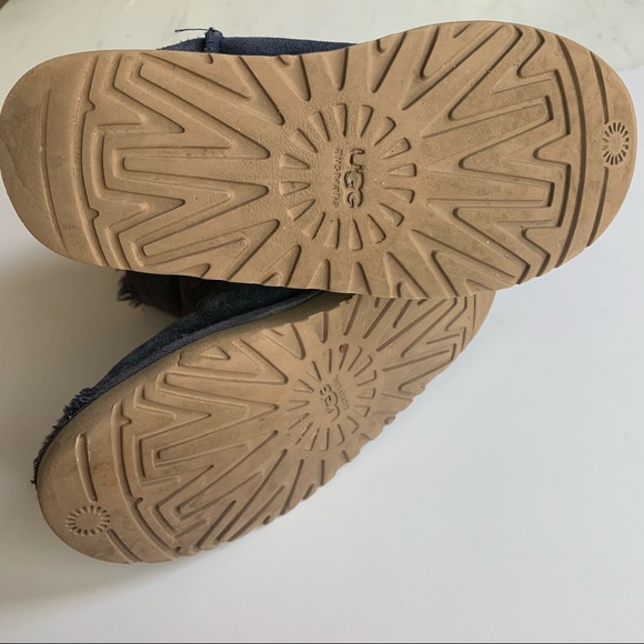 Ugg Bailey Bow Boots - Picture 9 of 11